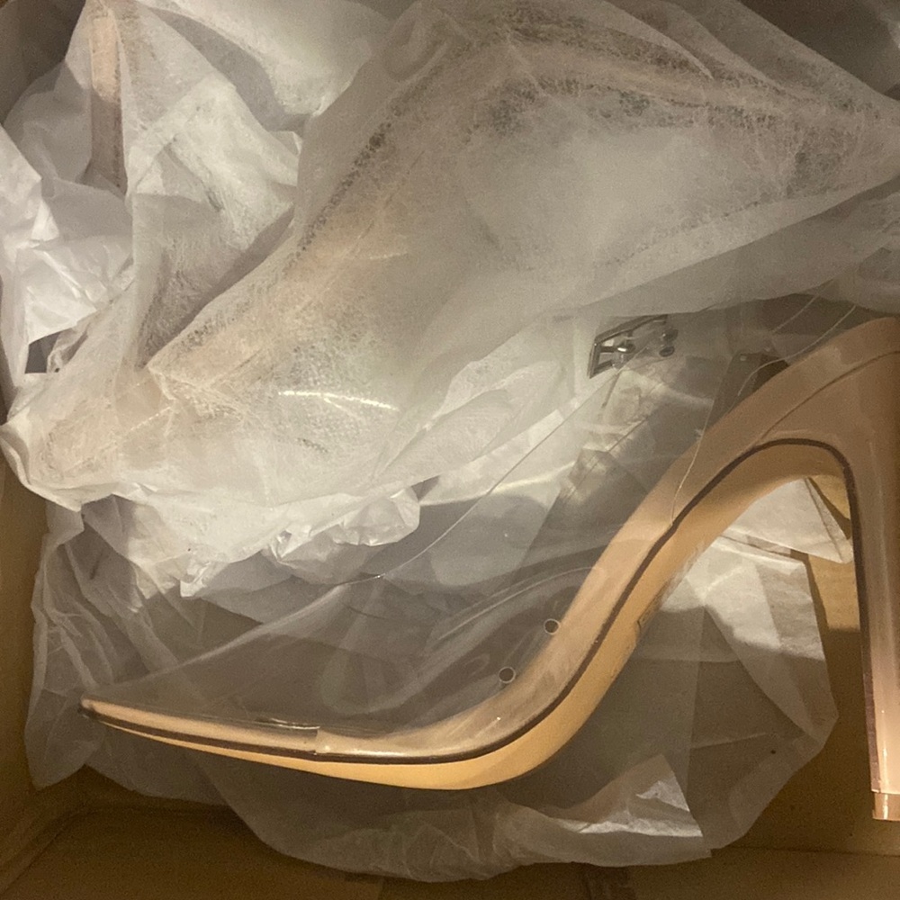 BRAND NEW NEVER WORN SIZE 8 BUT RUN SMALL